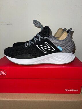 NEW WOMEN'S NEW BALANCE FRESH FOAM ROAV (WROAVTK) BLACK LIGHT ALUMINUM SIZE 7, 8